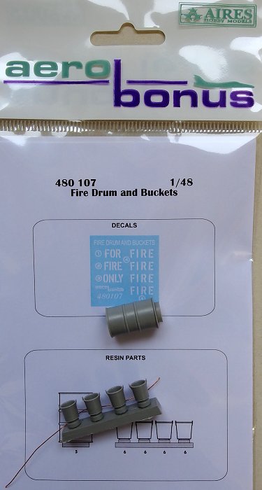 1/48 Fire drums and buckets