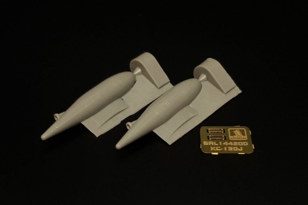 1/144 Refueling pod KC-130J (2 pcs.)