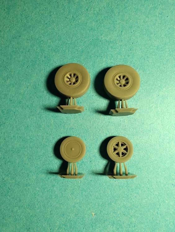 1/72 Tigercat wheels with grooves (FLY)